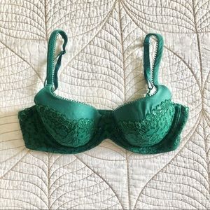 VICTORIA’S SECRET Green Shimmer Lace Bra